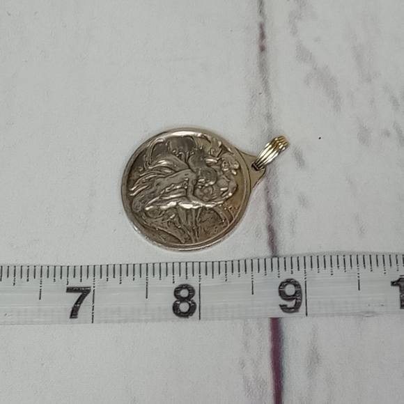 HM 1976 Valentine's Day Medallion Pendant - Picture 10 of 11